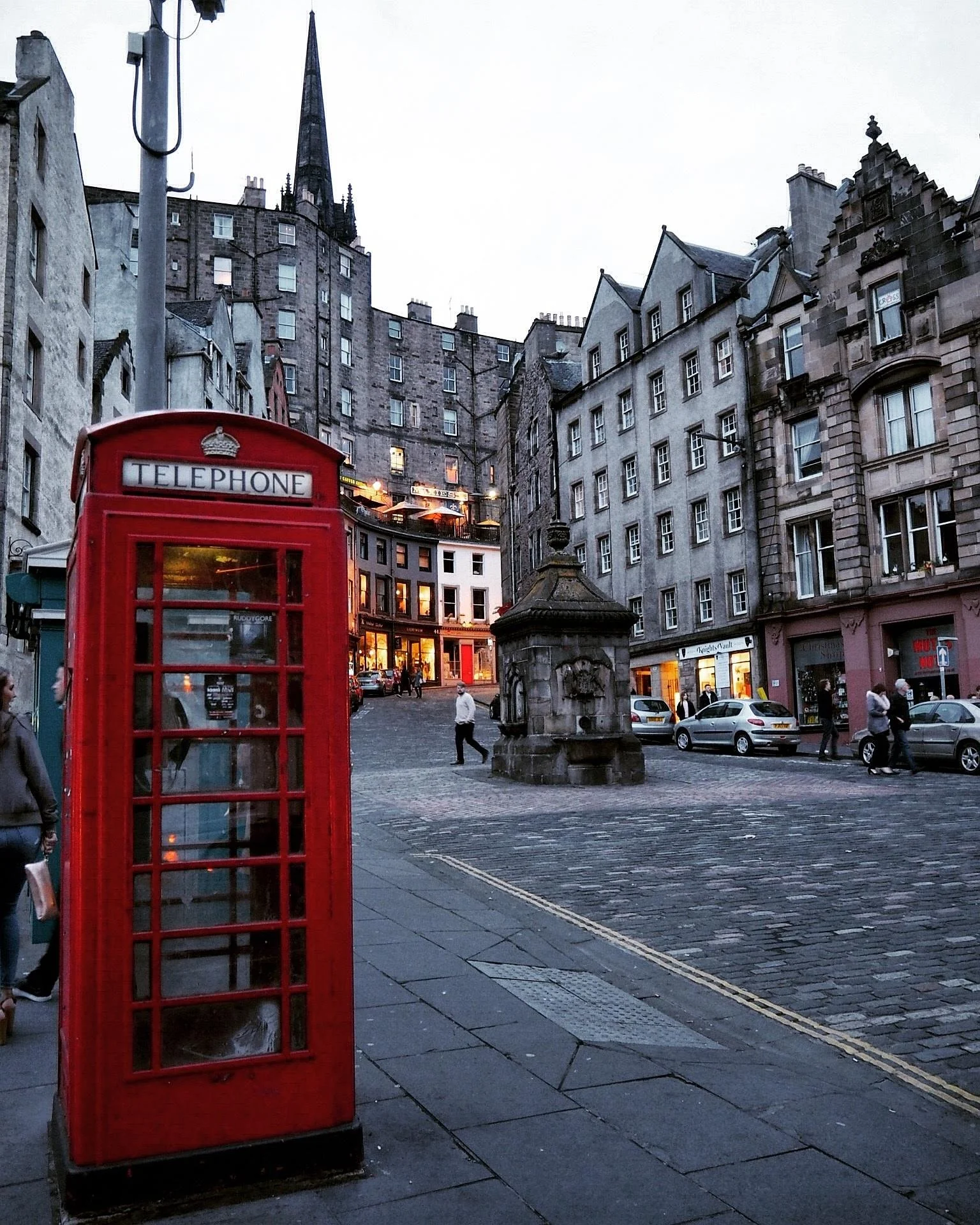 The Royal Mile Edinburgh architecture and vibrant locale